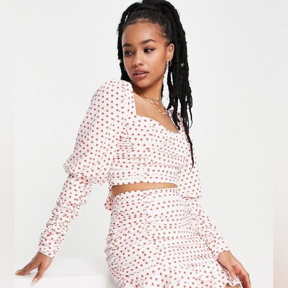 ASOS Collective the Label Bow Back Crop Top in Ditsy Red Hearts Print Size 2 - Picture 3 of 8